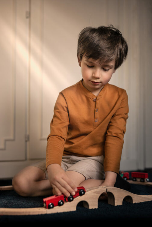Séance photo enfant avec jouets en bois vintage David Plichon photographe Lille