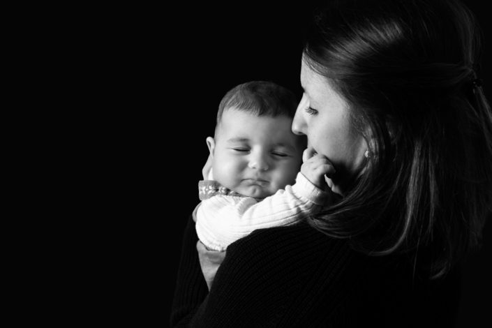 Séance photo famille Lille mère et son bébé noir et blanc David Plichon photographe