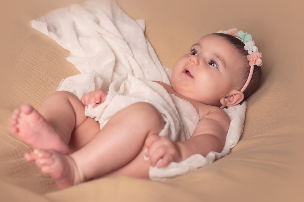 Photographe bébé couronne de fleurs David Plichon Lille Nord