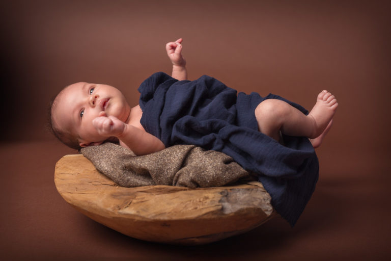 Séance photo naissance corbeille en bois photographe Lille David Plichon