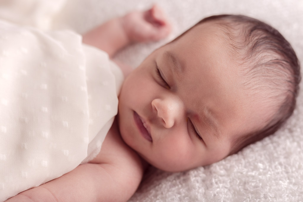 shooting photo bébé lange blanc à lille David Plichon photographe