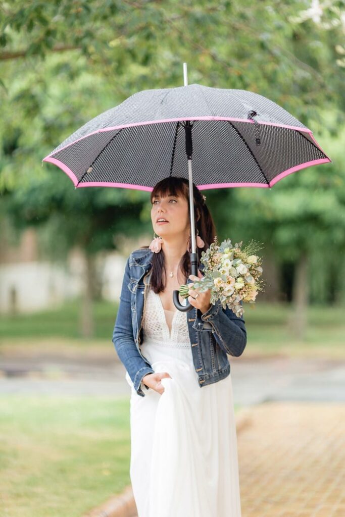 photographe mariage lille mariée sous la pluie mairie Houplines