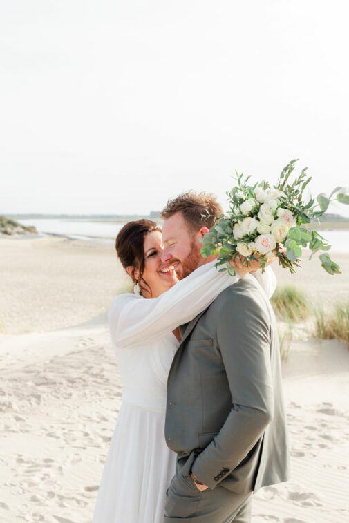 séance photo mariage couple à la plage près de Lille